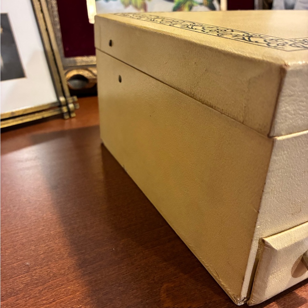 Large Vintage Jewelry Box - Picture 4 of 12